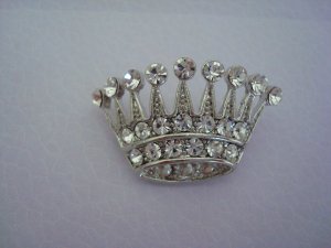 A QUEENS ROYAL CROWN PIN/BROOCH with RHINESTONES