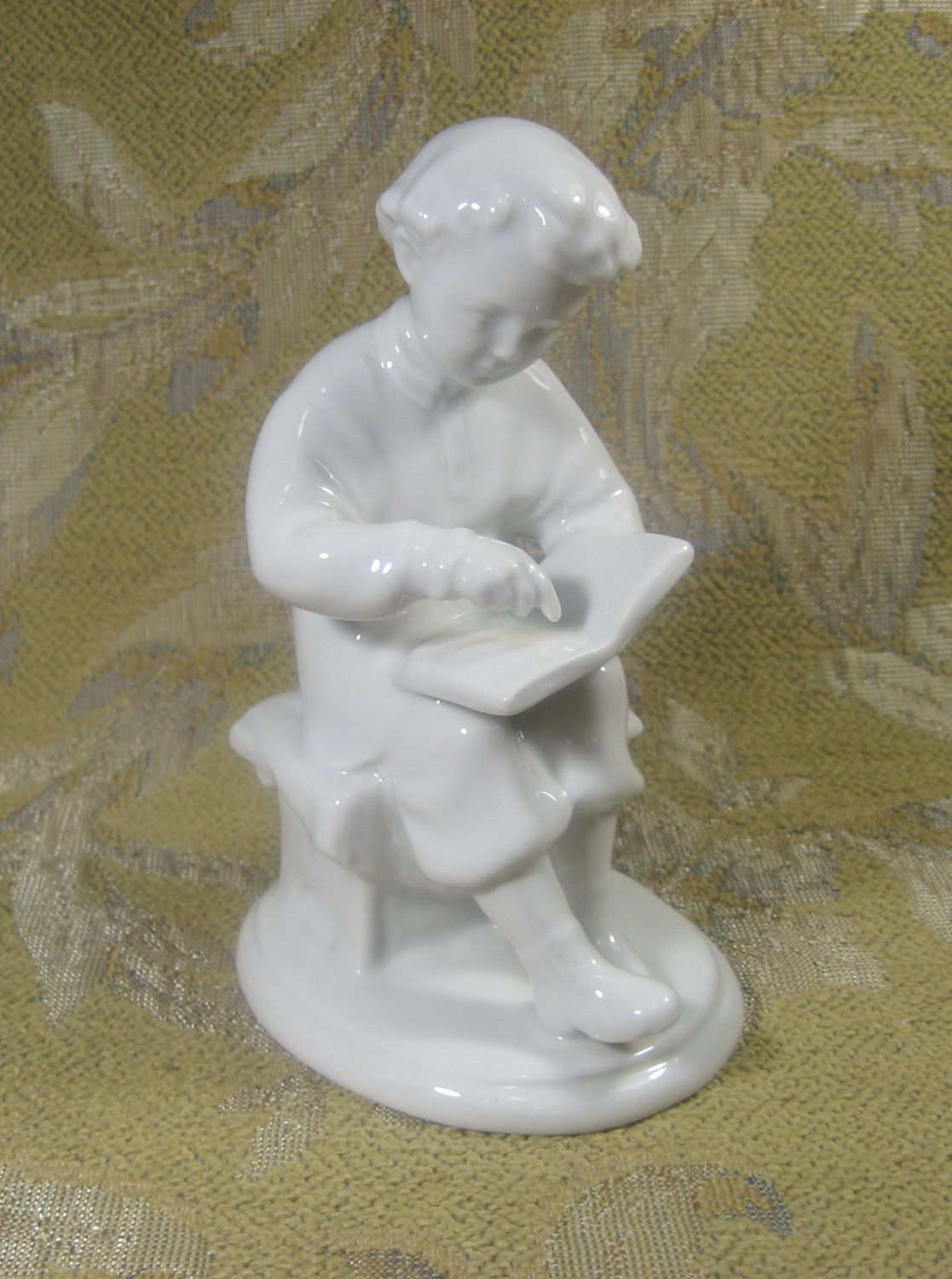 VTG Soviet Porcelain Figure Young Lenin reading a Book, LFZ Lomonosov Factory, USSR 1960s
