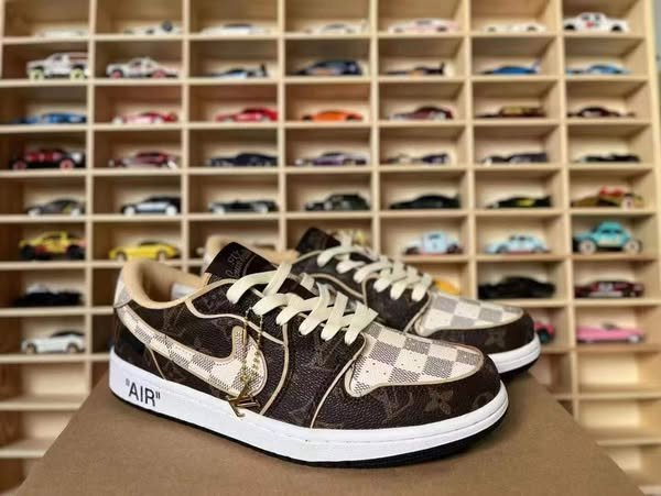 Louis Vuitton X Travis Scott X Jordan 1 Low Monogram Brown Special Box