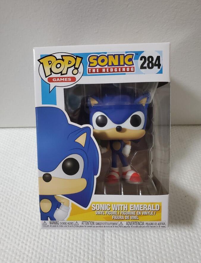 Funko Pop! Sonic The Hedgehog Sonic with Emrald #284 Vaulted Retired Rare Vinyl MINT With Protector