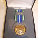 US ARMY MILITARY ACHIEVEMENT MEDAL RIBBON & LAPEL PIN IN PRESENTATION CASE