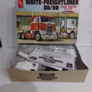 White Freightliner SD/DD Truck Tractor 2 in 1 AMT Model Kit 1/25 Scale NIB 2021 White Freightliner SD/DD Truck Tractor 2 in 1 AMT Model Kit 1/25 Scale NIB 2021