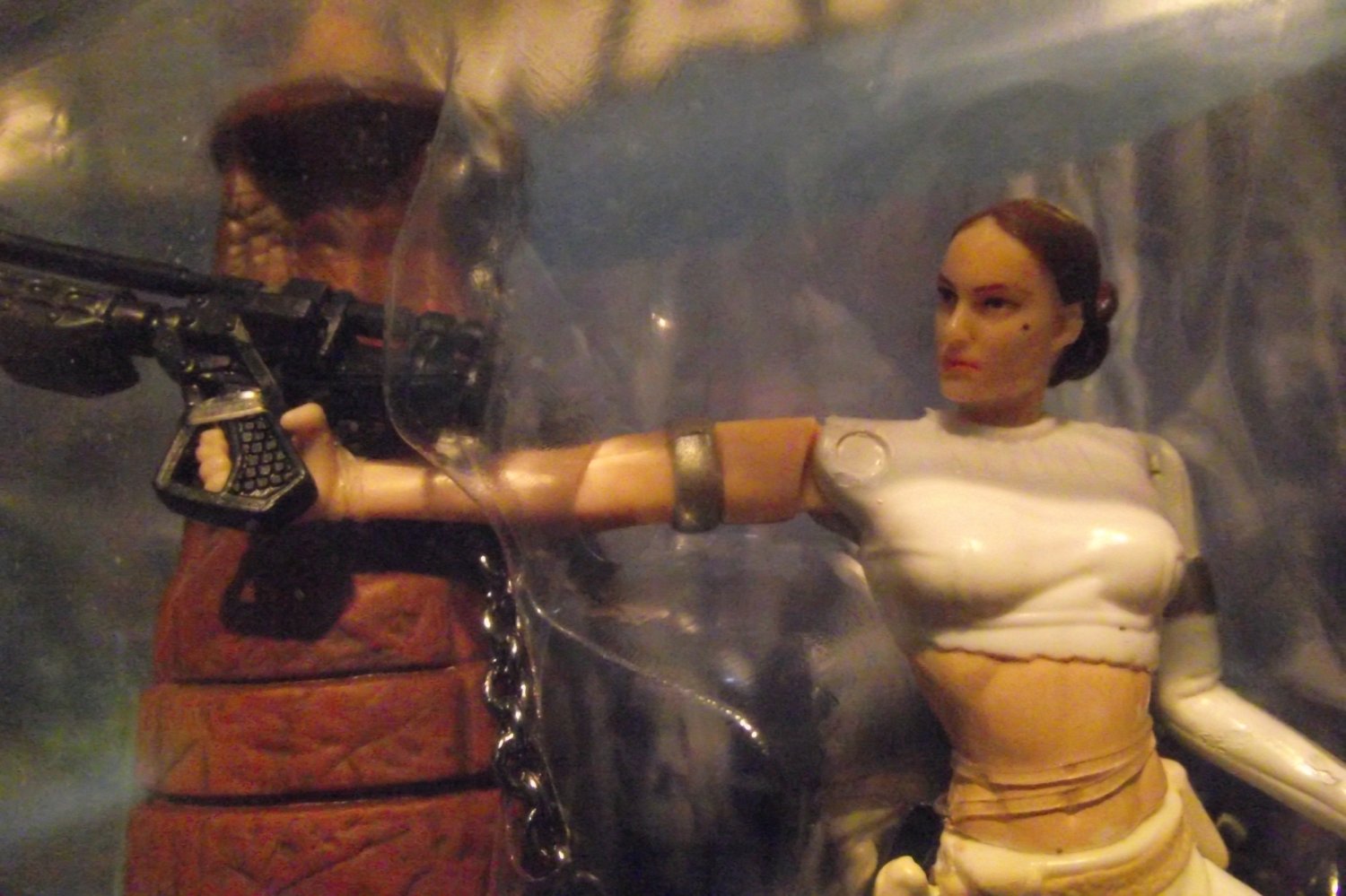 Star Wars Padme Amidala Ep2 Tied Gun To Hand & Mole On Cheek Also Bkgd Card