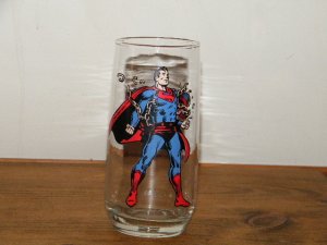 Superman Breaking Chains 1975 Rounded Bottom Variant Super Hero Glass by Pepsi! VHTF Near Impossible