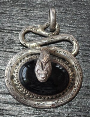 Snake pendant with black stone-p2-rs