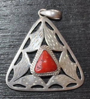 Triangule pendant with coral ston-p6-rs