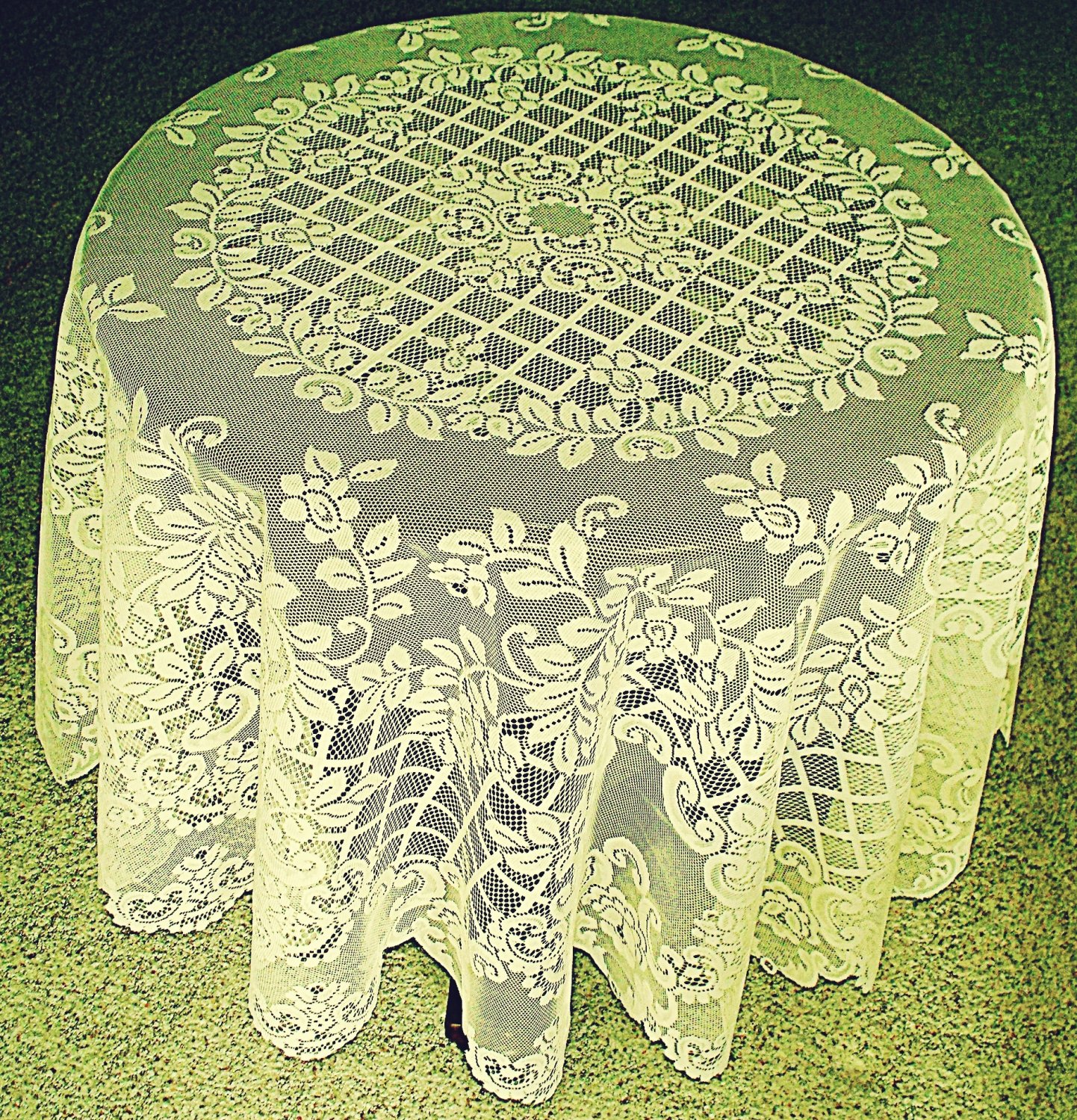 Tablecloth Round Trellis Rose 70 Inches Ivory Oxford House