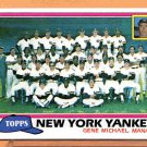 1981 Topps # 670 New York Yankees Team Card w/ Yogi Berra !