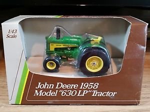 1958 John Deere Model 630 LP Row Crop Wide Front Tractor Ertl 1:43 Diecast