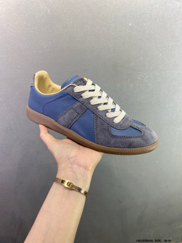 150Maison Margiela training shoesThe top layer of the shoe is made of sheepskin and