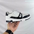 180 empty glueLV white graffiti sports shoes belong to the Spring Capsule series, design