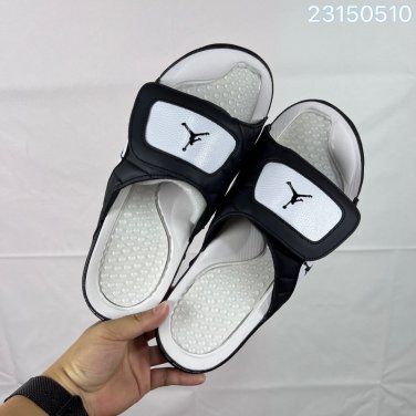 ninety-five Hydro 12 slippers, made of white synthetic leather and gold Flyman log_3891
