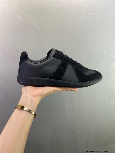 one hundred and fiftyMaison Margiela training shoesThe top layer of the shoe is made o_4278