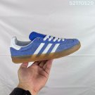 one hundred and five Gazelle Indoor blue training shoes, with a soft and durable s_1367
