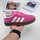 one hundred and thirty-five DeXun series men's and women's shoes are made o