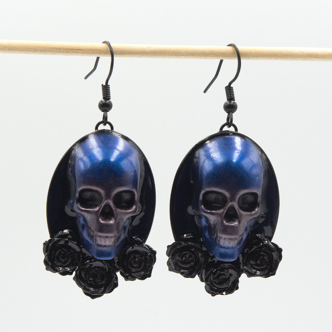 Gothic resin earrings with skull 028