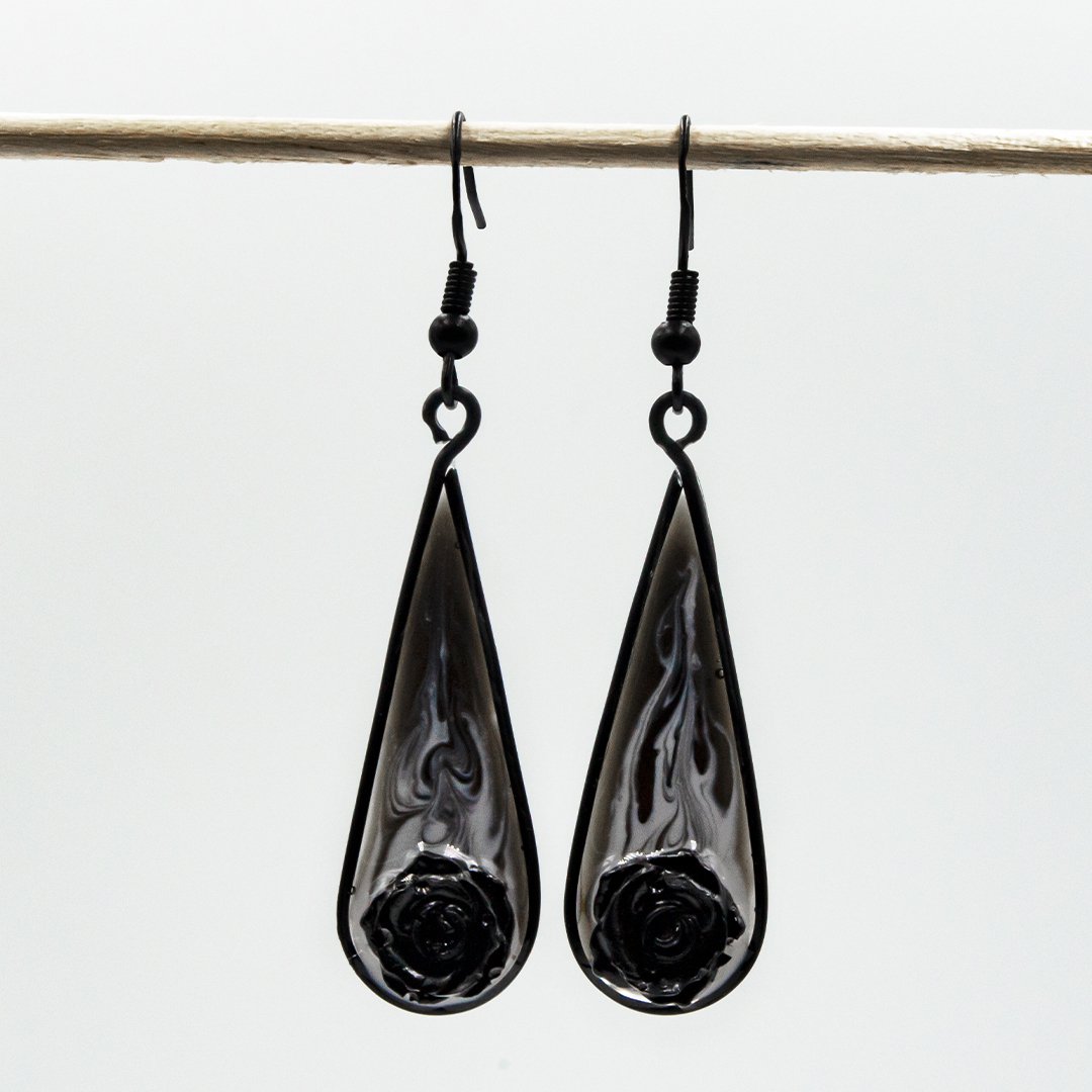 Gothic resin earrings with cat 039