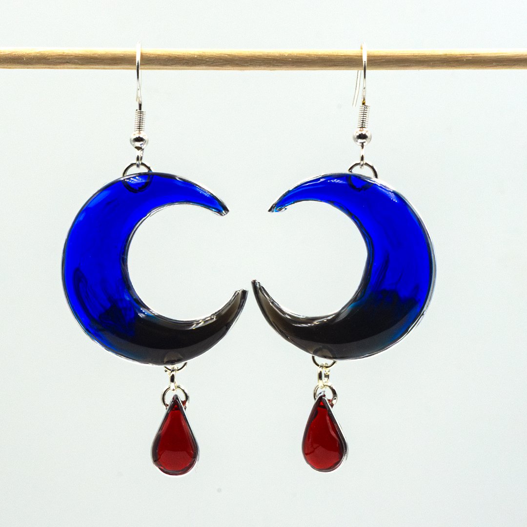 Gothic resin crescent earrings 050
