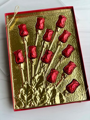 Handmade- One Dozen  Milk Chocolate Roses in Gift Box - NEW