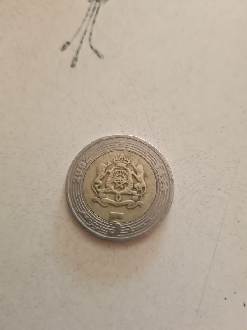 Moroccan coin made in 2002 of 5 dirham.
