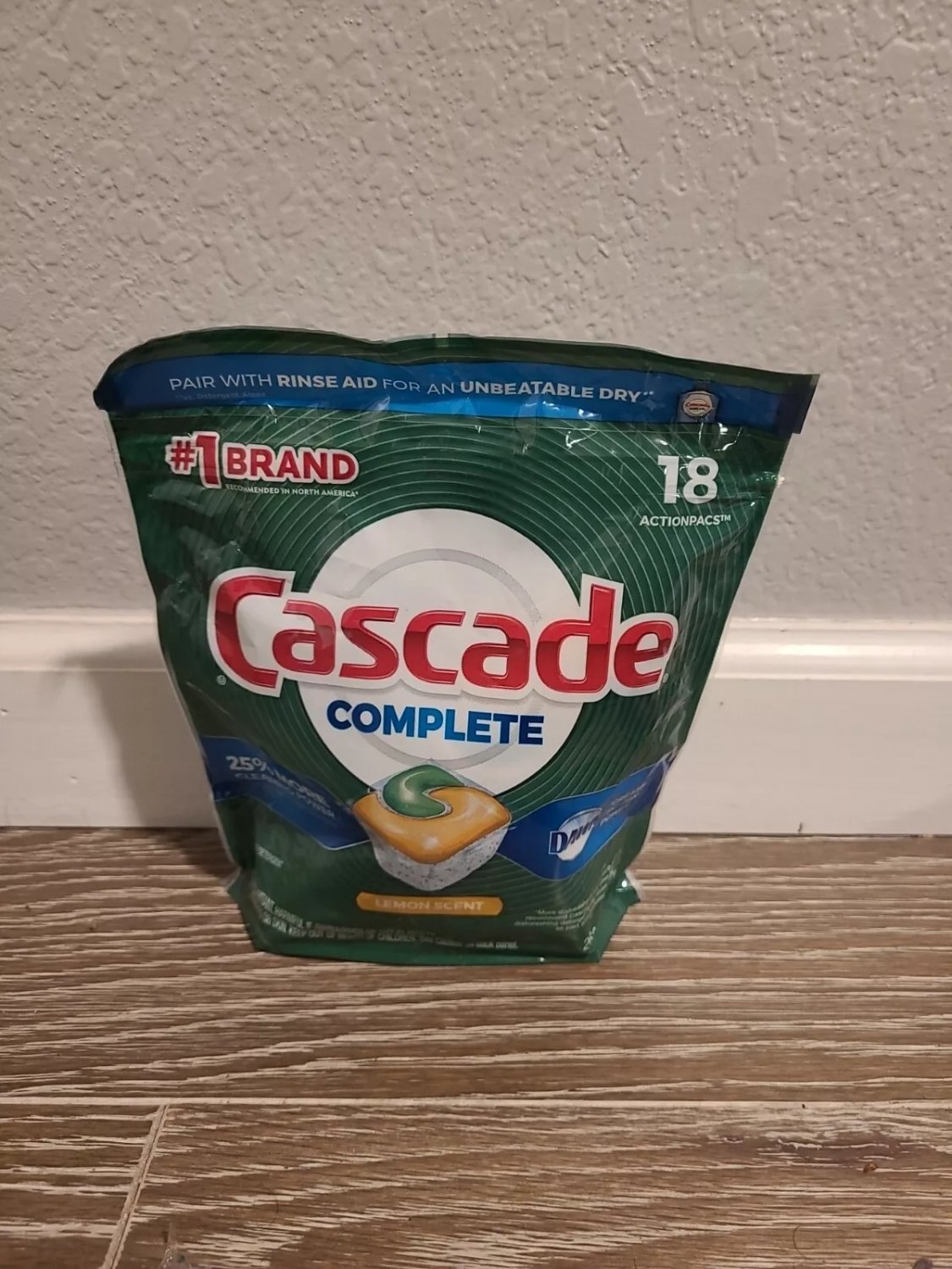 Cascade Complete 18 ActionPacs Dishwasher Cleaning Detergent lemon Scent