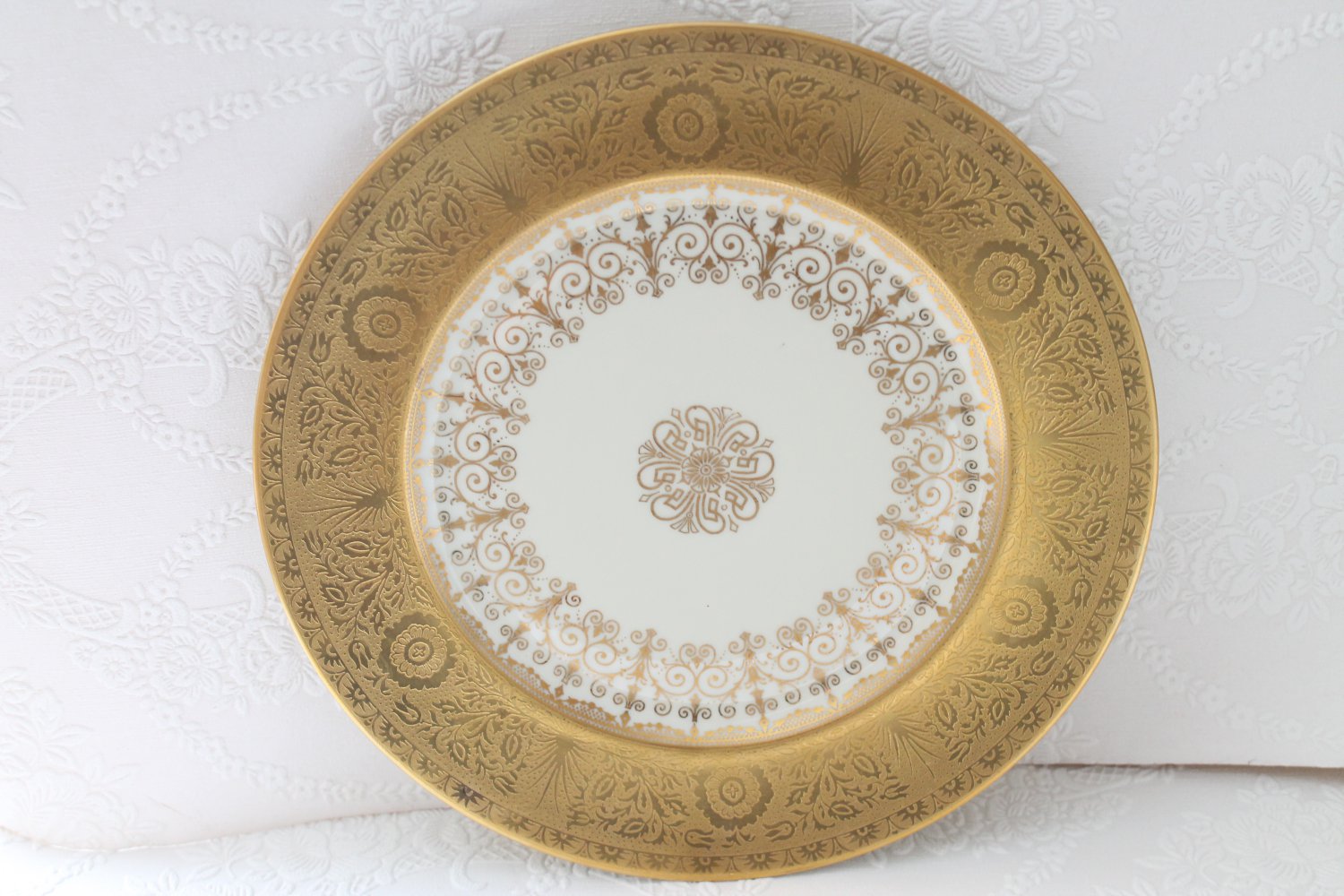 Vintage Heinrich and Co H&C Selb Bavaria GOLD ENCRUSTED Chargers Dinner Plates (7)