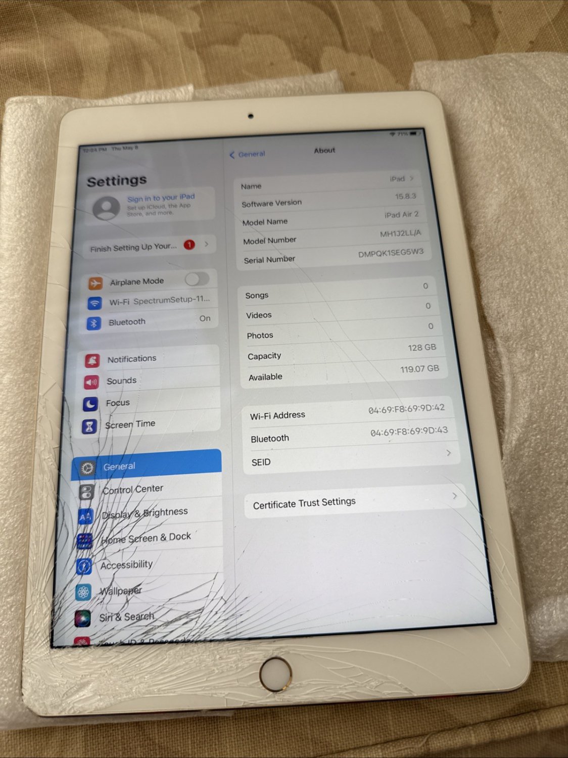 Apple iPad Air 2 A1566 128GB Wi-Fi 9.7in Gold Tablet MH1J2LL/A  Cracked Screen