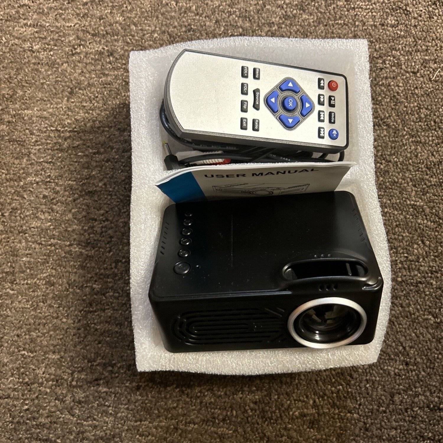 Mini Projector LED HD 1080P Home Cinema Set Portable Home Theater Projector LCD