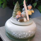 German Erzgebirge Werkstattan Olbenhau entitled Winterfrueden/Ski music box 117