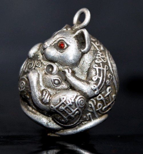 Ultimate Charm & Power: Nhu Dood Nom Maew Airplane Wing Amulet