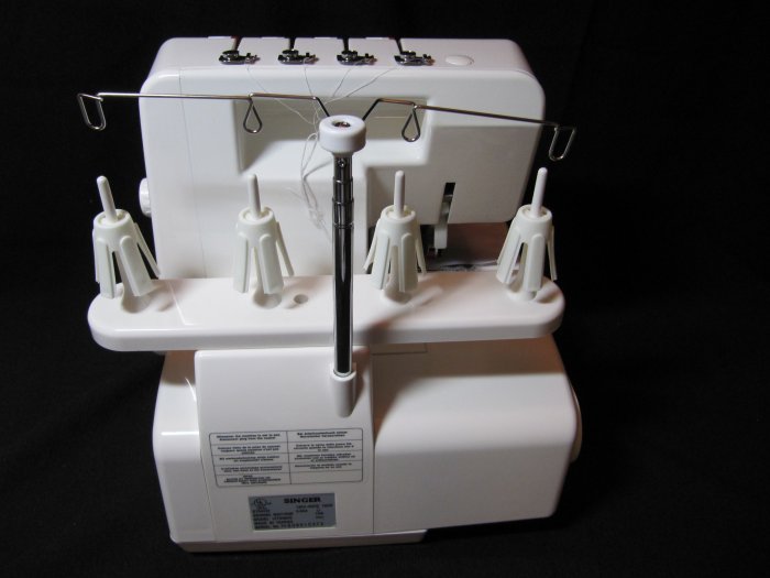 SINGER Serger 14T948DS with Carrying Case MINT