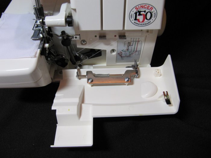 SINGER Serger 14T948DS with Carrying Case MINT