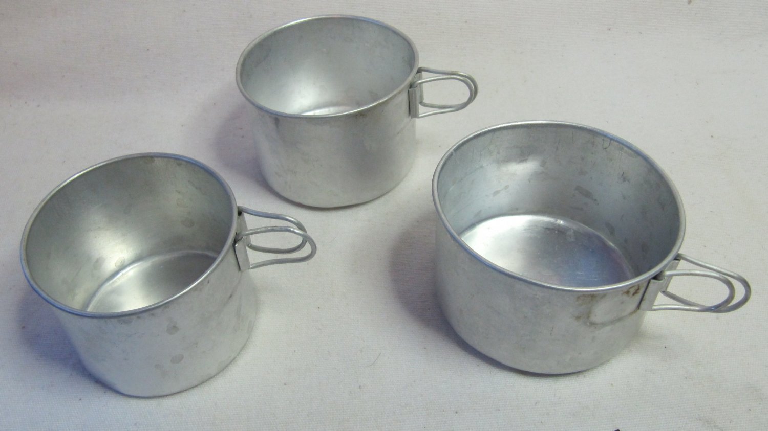 Set of 3 Vintage Aluminum Cups Nested w Foldin Handles Lightweight