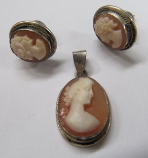 Vintage Handmade Italian Shell Cameo Set Pierced Earrings Pendant Pink Silver Setting .625 In