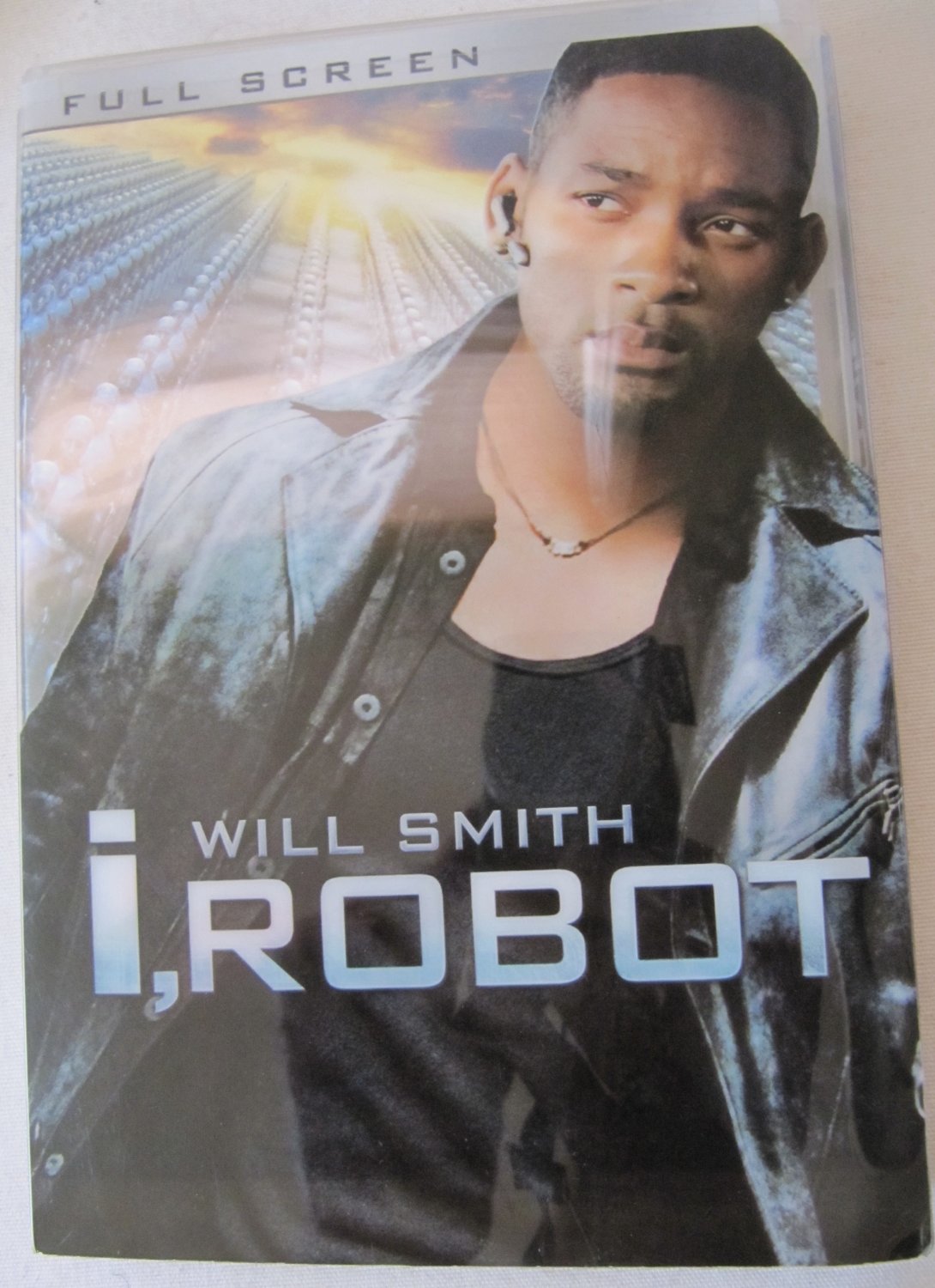 I, ROBOT Will Smith DVD Full Screen 2004 In Case