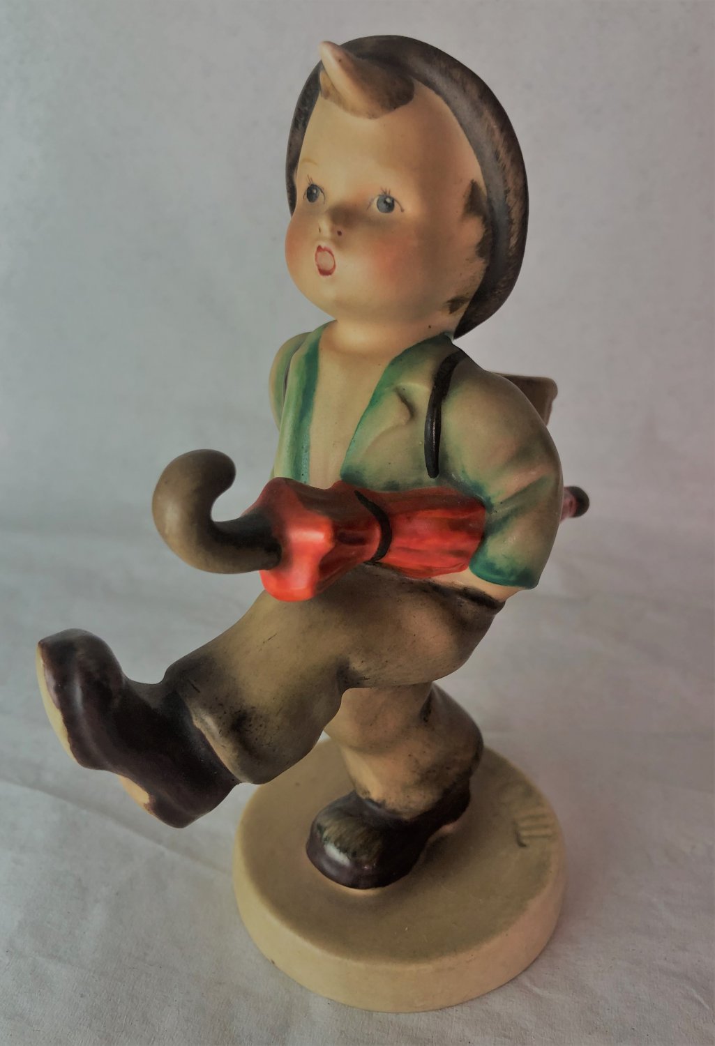 RARE HUMMEL Figurine Globe Trotter 79 TMK1 U.S. Zone Germany 19461948