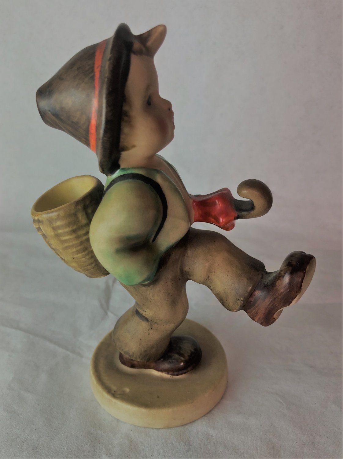 RARE HUMMEL Figurine Globe Trotter 79 TMK1 U.S. Zone Germany 19461948