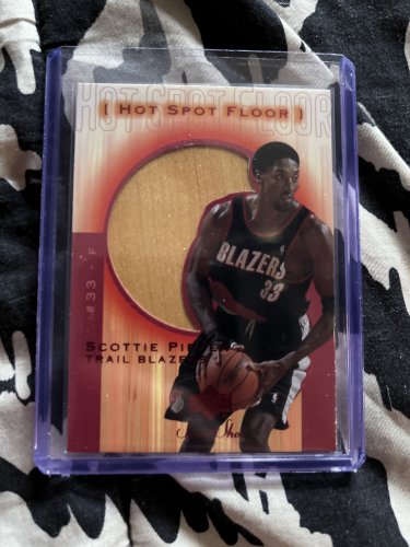 2001 Upper Deck Hot Spot Floor Scottie Pippen Game-Used Relic Blazers EX