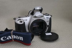 CANON EOS REBEL 2000 35mm FILM CAMERA FLASH STRAP MINT