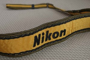 NIKON AUTH YELLOW & BLACK WIDE CAMERA STRAP FE FM EM FG