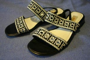 TALBOTS BLACK & WHITE WOVEN LEATHER SANDALS 6.5 B MINT