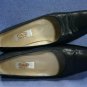 TALBOTS WOMENS NAVY LEATHER LOW HEEL PUMPS 6 M EUC