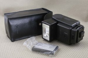 CANON SPEEDLITE 199A CAMERA FLASH IN CASE EX++