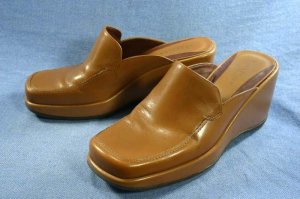 KENNETH COLE WOMENS LT BROWN WEDGE SOLE MULES 8.5 M