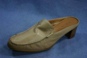 NINE WEST TAN LEATHER MULES HEELS SHOES 7.5 M MINT