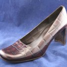 DKNY WOMENS BRN CROCO LEATHER DOLL TOE PUMPS 8 M MINT