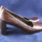 DKNY WOMENS BRN CROCO LEATHER DOLL TOE PUMPS 8 M MINT