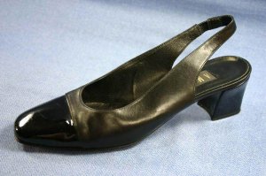 AMALFI BLACK CAP-TOE SLINGBACK PUMPS 10 AA EXCL