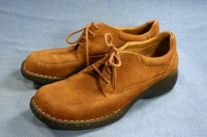 PROSPECTOR WOMENS BROWN NUBUCK WALKING SHOES 10 M