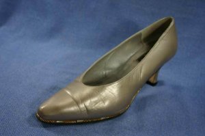 SERGIO ZELCER DESIGNER PEWTER LEATHER PUMPS 8.5 M EXCL